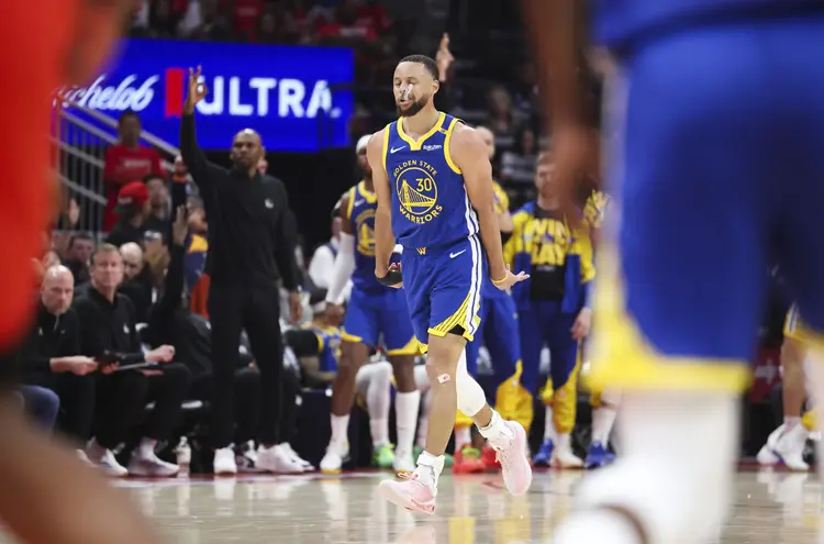 库里历史投篮命中数突破球，NBA传奇继续的简单介绍