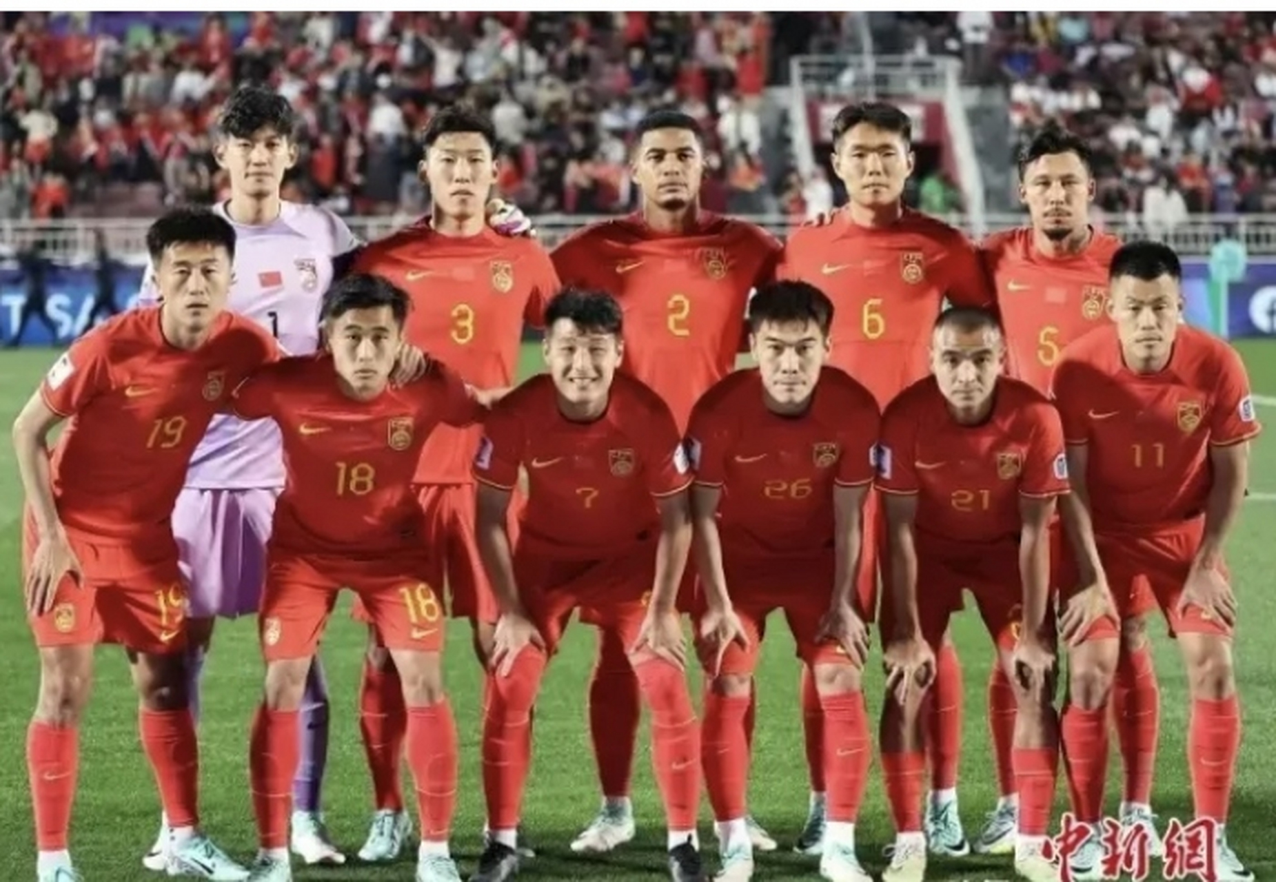 卡塔尔国家队客场大胜葡萄牙，小组头名进入强